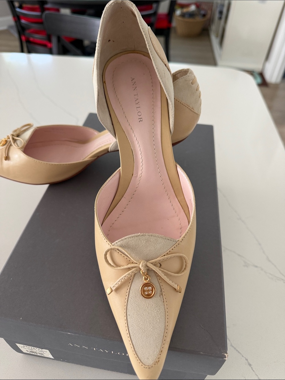 Ann Taylor Bella Wheat Suede/Leather Pointed-Toe, Kitten Heels in Size 6 1/2 M - Picture 4 of 10